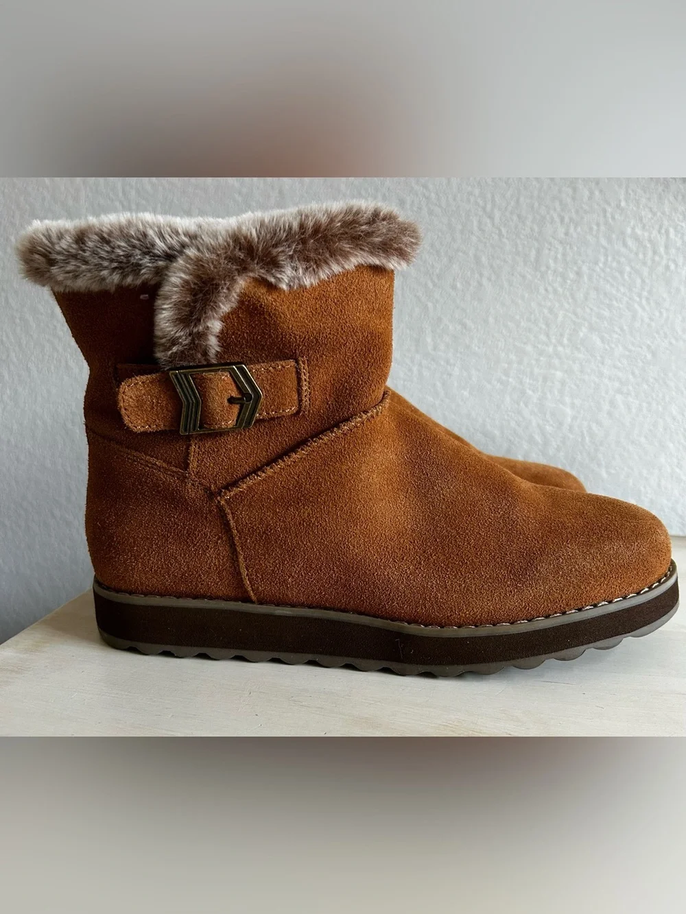 Skechers Women’s Easy Going collection faux-fur winter ankle boots size 7.